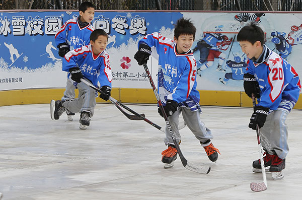 冰雪运动扎根北京中小学校园 激昂少年变身体育健将【5】